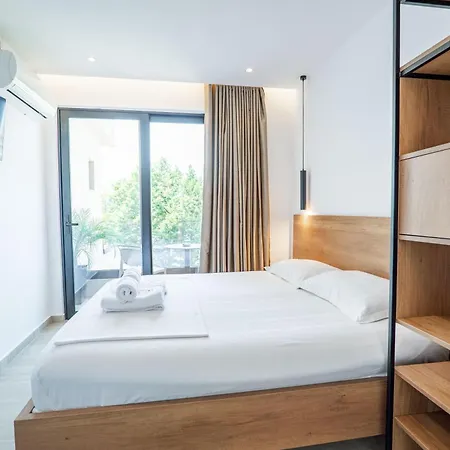 Midtown En * Ksamil