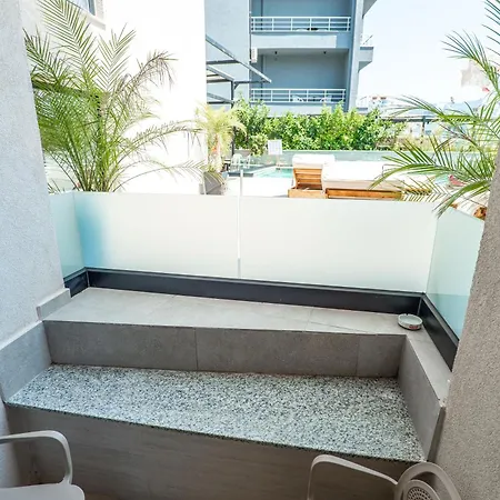 Midtown En * Ksamil